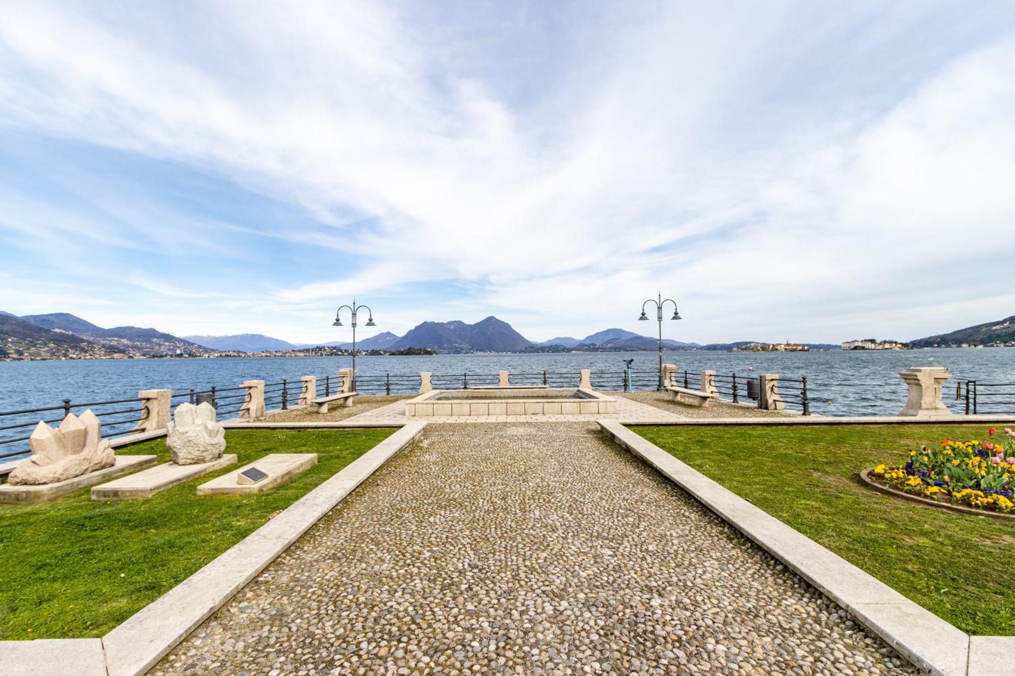 Golden Lake - Luxury Apartment ☆☆☆☆☆ - 100M From The Lake Бавено Экстерьер фото